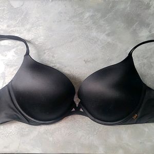 Victoria's Secrets Very Sexy Push Up - Size 32DD